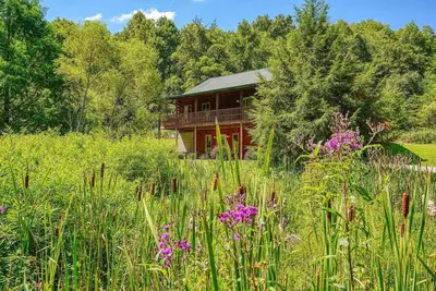 Image de 9 Miles from Old Man`s Cave, High Speed Starlink Internet, Hot tub, sleeps 12