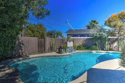 Image de Charming 3-bedroom house in amazing Biltmore Area with Ac, WiFi and a pool!
