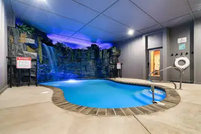 Image de Spacious Elegance Meets Spring Adventures-Stay Close to It All- 5 Star Amenities