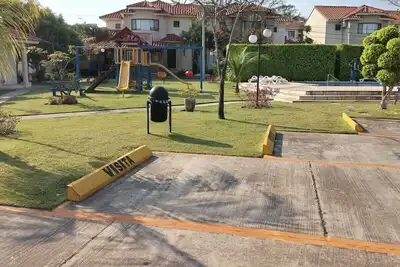 Image de encantadora casa con wifi en santa cruz.