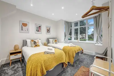 Image de 4 Bed House - Sleeps 9 - Garden - Parking - Wifi