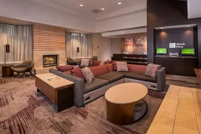 Phillips Collection Tour! Two 2br Suites, Picnic Area, Pets Allowed