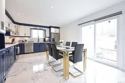 Image de Newly Renovated Home in Whitby