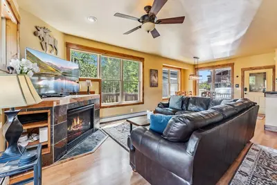 Mountain Escape w/Hot Tub, Near Ski Resorts & I-70
