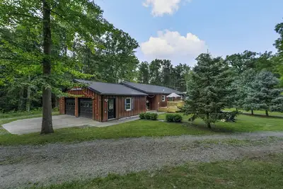 Image de Boxwood Cottage, sleeps 8, nestled in the woods