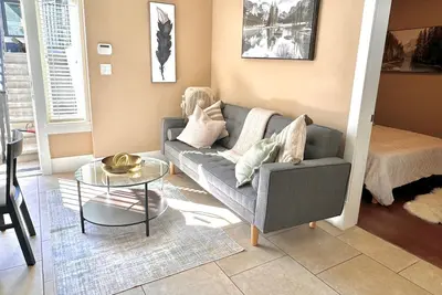 Image de New Modern 1 Bd Suite, Close to Dt