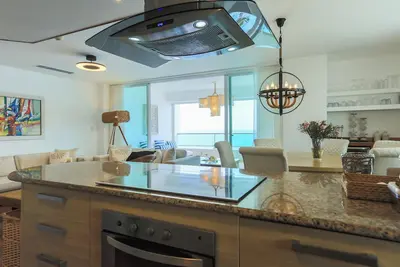 Image de Luxury| 10th Floor| Beachfront| Parking