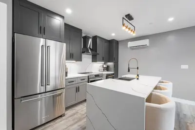 New Luxury Condo 5 Min. Walk to Beach, Boardwalk