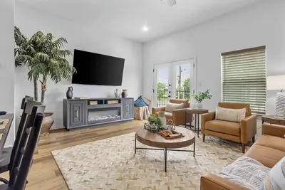 Image de New Luxury Escape Next to At&T | Free Parking