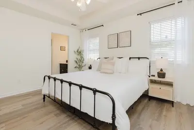 Image de AtHome+1 Stay | Modern 3 Br | Family Friendly