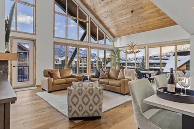 Image de Elevated Stay | Stunning Views