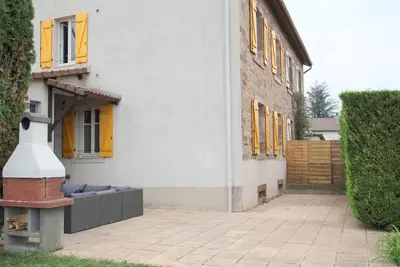 Image de Appartement rénové avec jardin clos, barbecue et garage, proche centre-ville de Luxeuil-les-Bains