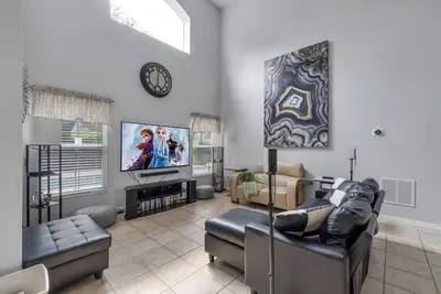 Image de Spacious 5br Emerald Island mins to Disney, SouthFacingHeatedPool, Huge CornerLot!