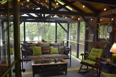 Image de Camp Sunrise a newly remodeled 3-bedroom lakefront house near Bar Harbor