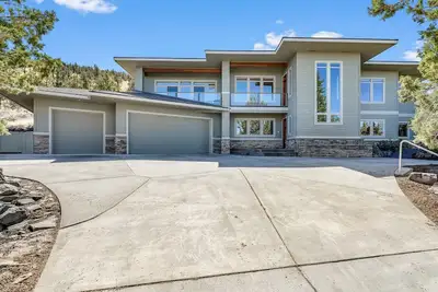 Large Hillside Home, Hot Tub, Gorgeous Views, Resort Access