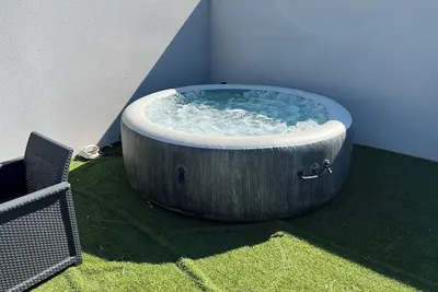 Image de A 20 mn de Nimes, de la mer, de Montpellier\nTous les commerces sont à 500 m