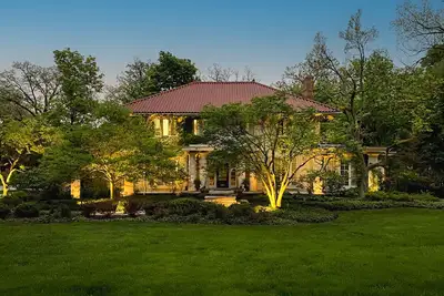 Image de Historic Glen Ellyn Home with Optional Carriage House