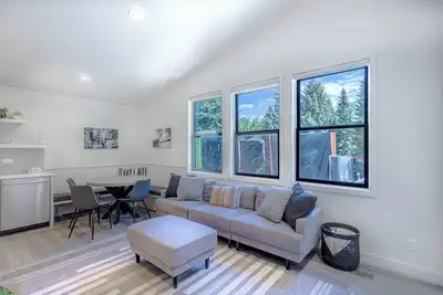 Image de 2-Bedroom Condo in the Heart of Aspen. Blocks to Lifts, Shops, and Food.