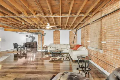 Image de New Listing! Stylish Chic Retreat at Lafayette Lofts by RedAwning