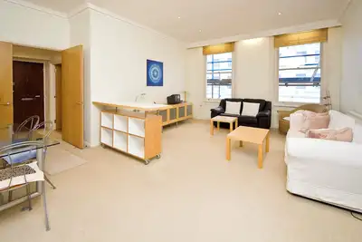Image de Ideal for families/business 2 bedroom/two bath flat central location Kensington