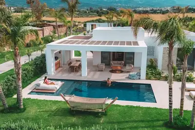 Image de Amazing Kos Villa | Villa Harry | 2 Bedrooms | Spacious Furnished Sun Terrace | Private Outdoor Pool | Bbq Facilities | Shaded Outdoor Dining Area | Tesla Car Included | Shared Outdoor Gym, Playground, Cinema and Bar | Tigaki
