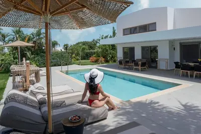 Image de Dazzling Kos Villa | Villa Lily-Luna | 3 Bedrooms | Spacious Furnished Sun Terrace | Private Outdoor Pool | Bbq Facilities | Shaded Outdoor Dining Area | Tesla Car Included | Shared Outdoor Gym, Playground, Cinema and Bar | Tigaki