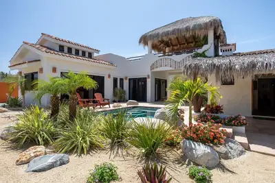 Casa De Las Mobulas near the beach and pickleball