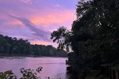 Image de Serene Riverfront Retreat near Historic Camden Sleeps 9 with Rv Hookup, WiFi, Ac