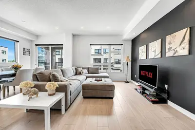 Image de Ritzy 3br Home with Balcony Near Burlington Pier