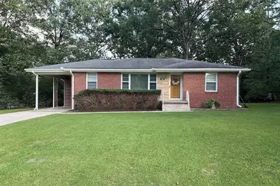 Image de Comfy & Cozy Home in Weaver!