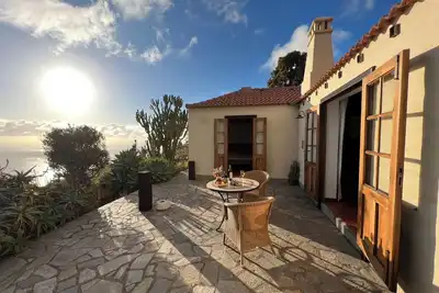 Image de Lovingly furnished vacation home with exceptional views of the Atlantic Ocean