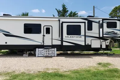 Image de 3-bedroom Rv in charming Dark Island Perry Fl with Ac, WiFi. Enjoy a cozy stay