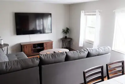 Image de Beautiful 3-bedroom space with lofted views near Osu Campus & old Crew Stadium!