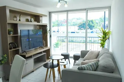 Image de Modern & Spacious Apt - Wifi, Gym, Pool, A/C