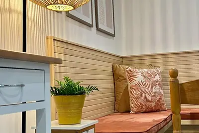 Image de Cosy and modern 2 bedroom apartment Sbor1-1