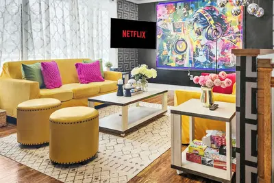 Image de Movie Themed House with mini-Arcade & Hot Tub