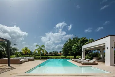 Image de Prestige Villa Near Marina & Beach – Private Chef, Butler & Concierge Included