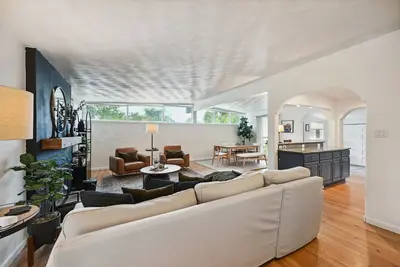 Image de Spacious Cozy Family Home w/ Hot Tub, Private Yard, Fire Pit