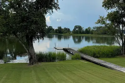 Image de Lakefront 3-bedroom house in Birchwood with Private Pool, docks, and WiFi.