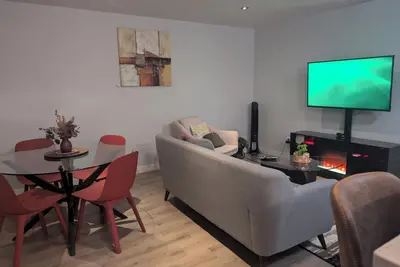 Image de Cozy Two Bedroom Basement Suite for 4