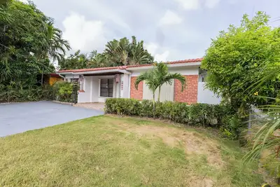 Image de Bright, warm, and cozy home in the heart of Miami. 4 bedrooms/4 bathrooms.