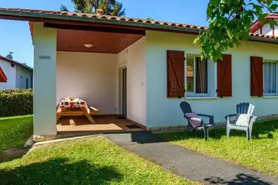 Image de Confortable appartement dans une maison de vacances avec piscine, Wifi, Tv, terrasse et parking