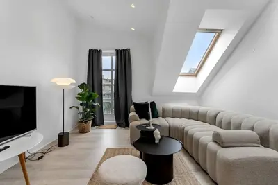 Luxury penthous - 3 Br - 2 Bath - Free Parking - Downtown