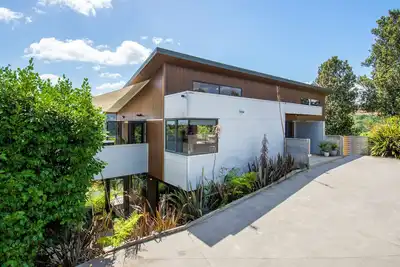 Image de Family Retreat with Stunning Ocean Views, Surrounded by Native Bush & Bird Song