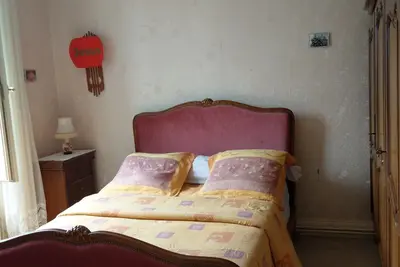 Image de belle chambre agréable à vivre proche commerce