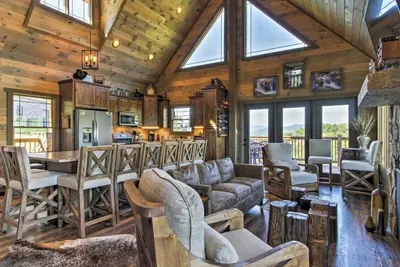 Image de Newly Listed Cabin w/ Game Room, Hot Tub & Theater