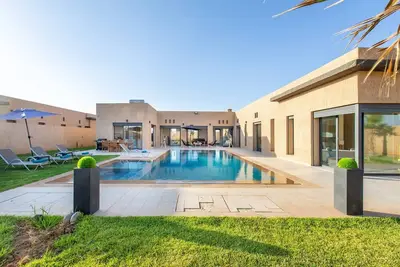 Villa Kassia : Luxe, Détente et Confort avec Hammam et Piscine Chauffée