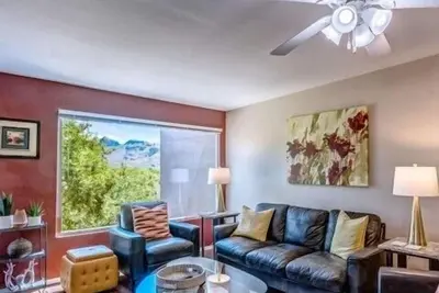 Image de Breathtaking views of the Catalina and Rincon Mountains in this 2nd floor