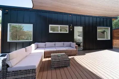 Image de New! Eagles Landing B04 Tiny Home - Hot Tub