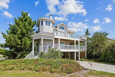 Image de M829- Corolla sound side home, 4 bedroom, 3. 5 bath with Community amenities.